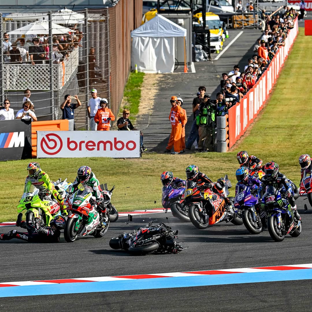 Авария на старте спринта Гран-При Японии