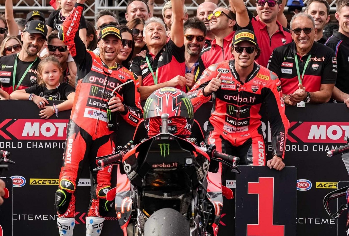 Булега и Баутиста принесли Aruba.it Racing WorldSBK Ducati командный титул WSBK 2025 года