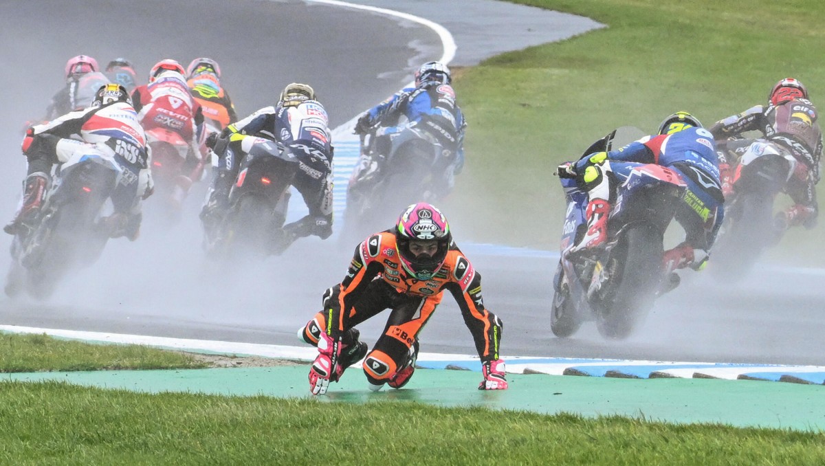Жуткие погодные условия на Гран-При Австралии 2023 года, заезд Moto2