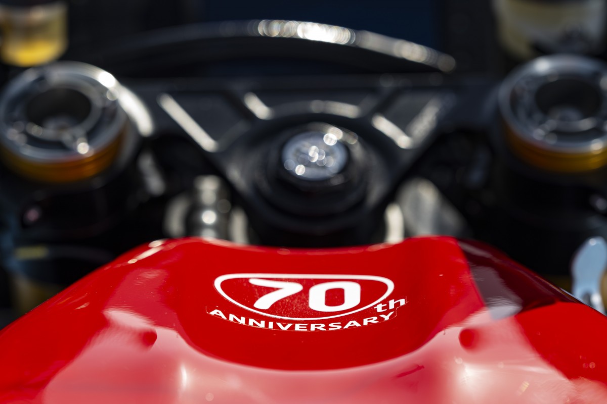 Праздничные ливреи команд Yamaha на финале World Superbike 2025