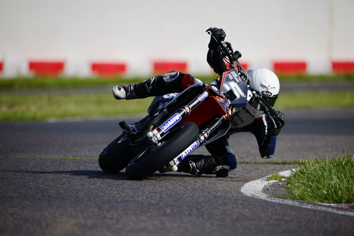 Дебютантка взрослого класса Supermoto S4 Алена Петришина