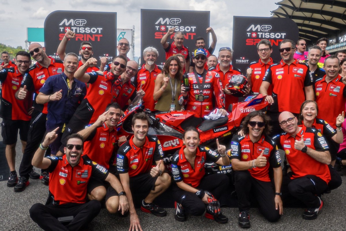 Пекко Баньяя выиграл спринт в Сепанге, не пользуясь RHD Ducati