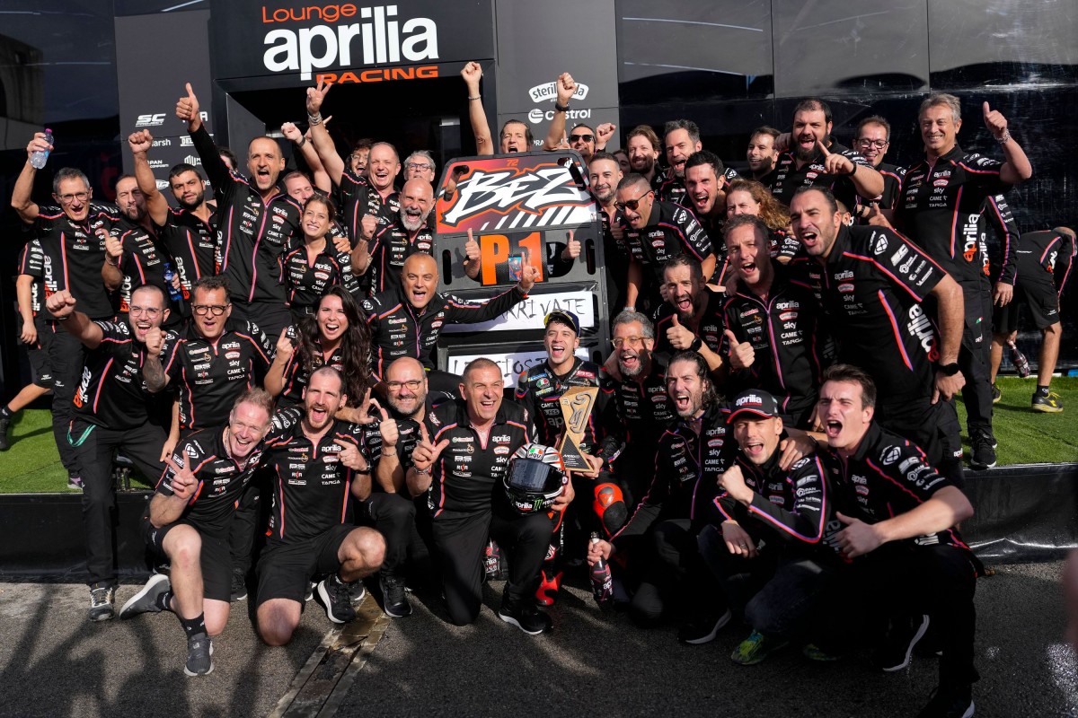 Aprilia Racing празднует победу в Гран-При Португалии MotoGP 2025