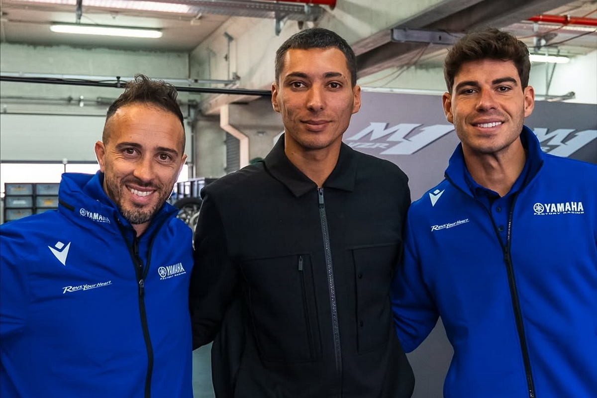 Дебютант MotoGP Топрак Разгатилоглу в компании с разработчиками Yamaha V4