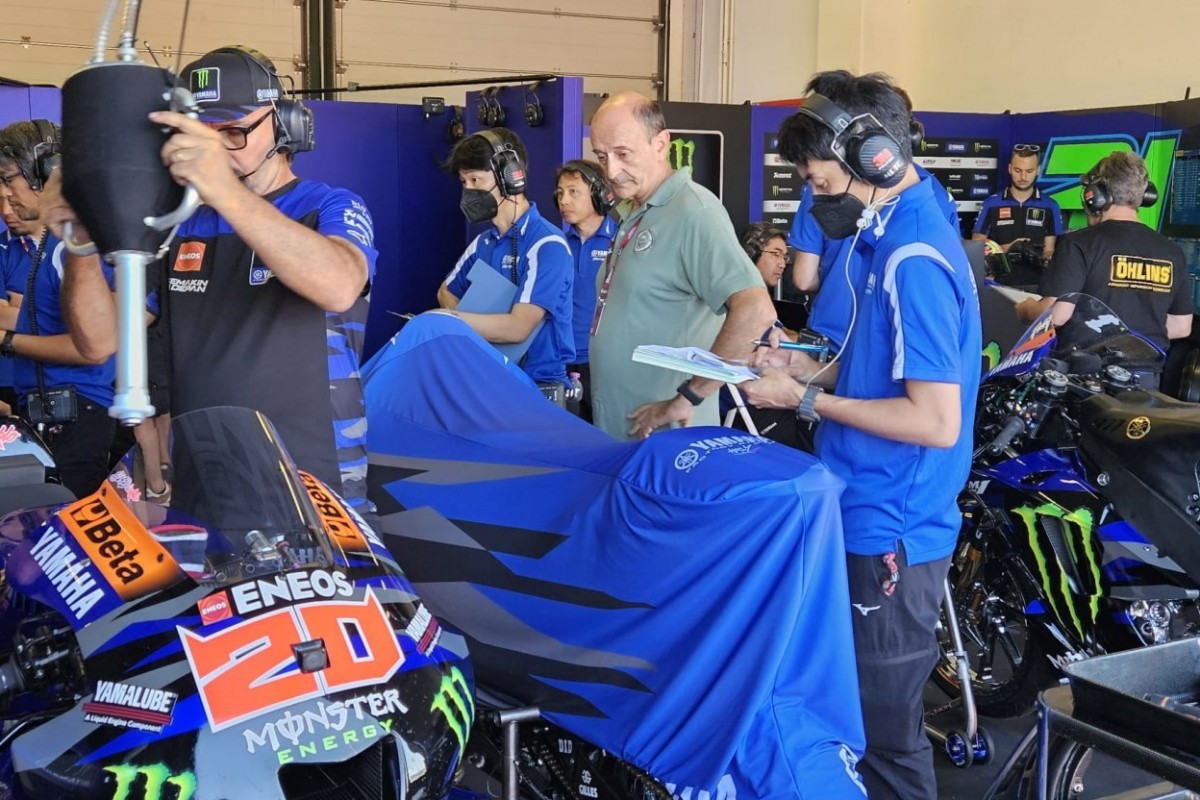 Лука Марморини в боксе Monster Energy Yamaha MotoGP в сентябре 2024: судьба YZR-M1 уже предопределена?