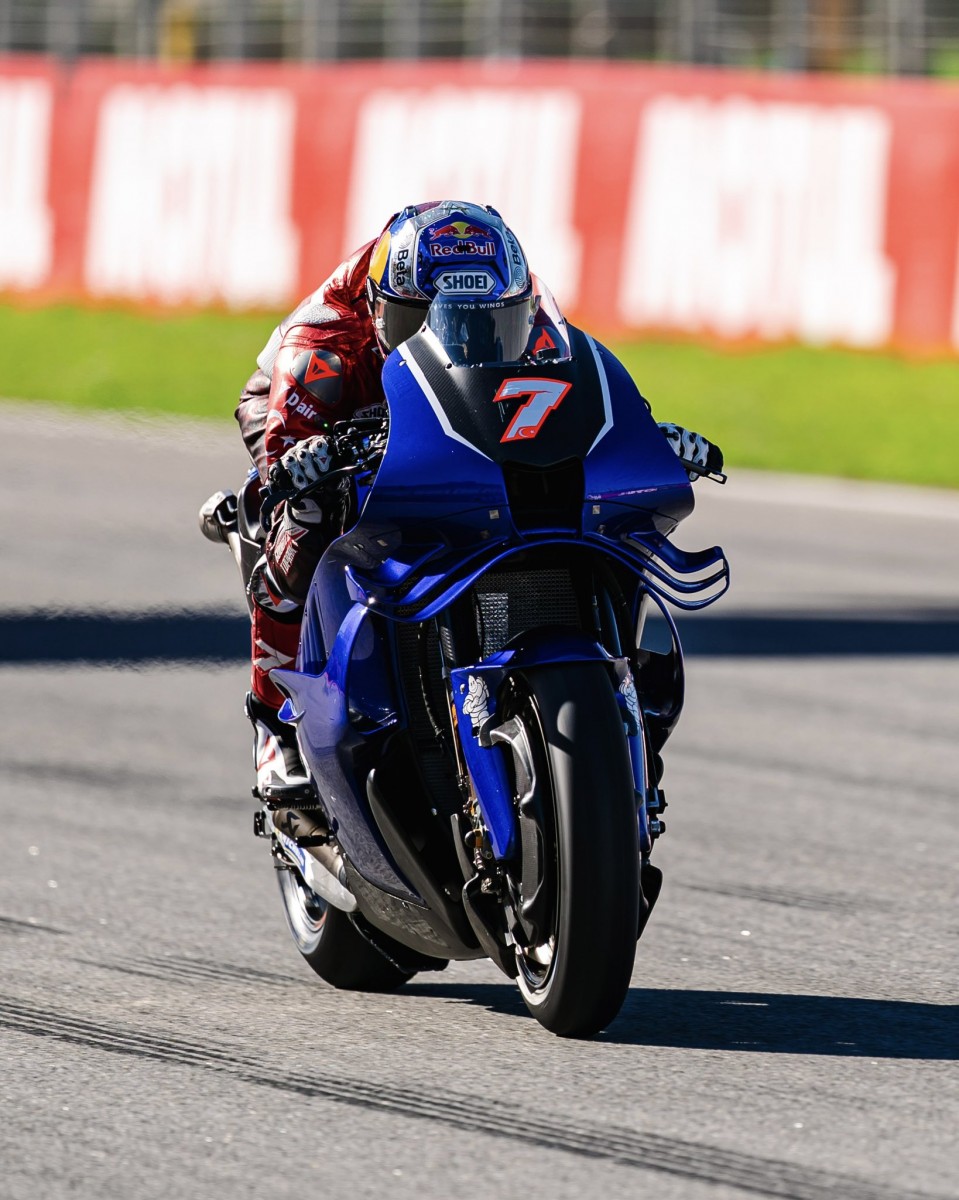 Топрак Разгатлиоглу на Yamaha V4 на тестах IRTA MotoGP в Валенсии