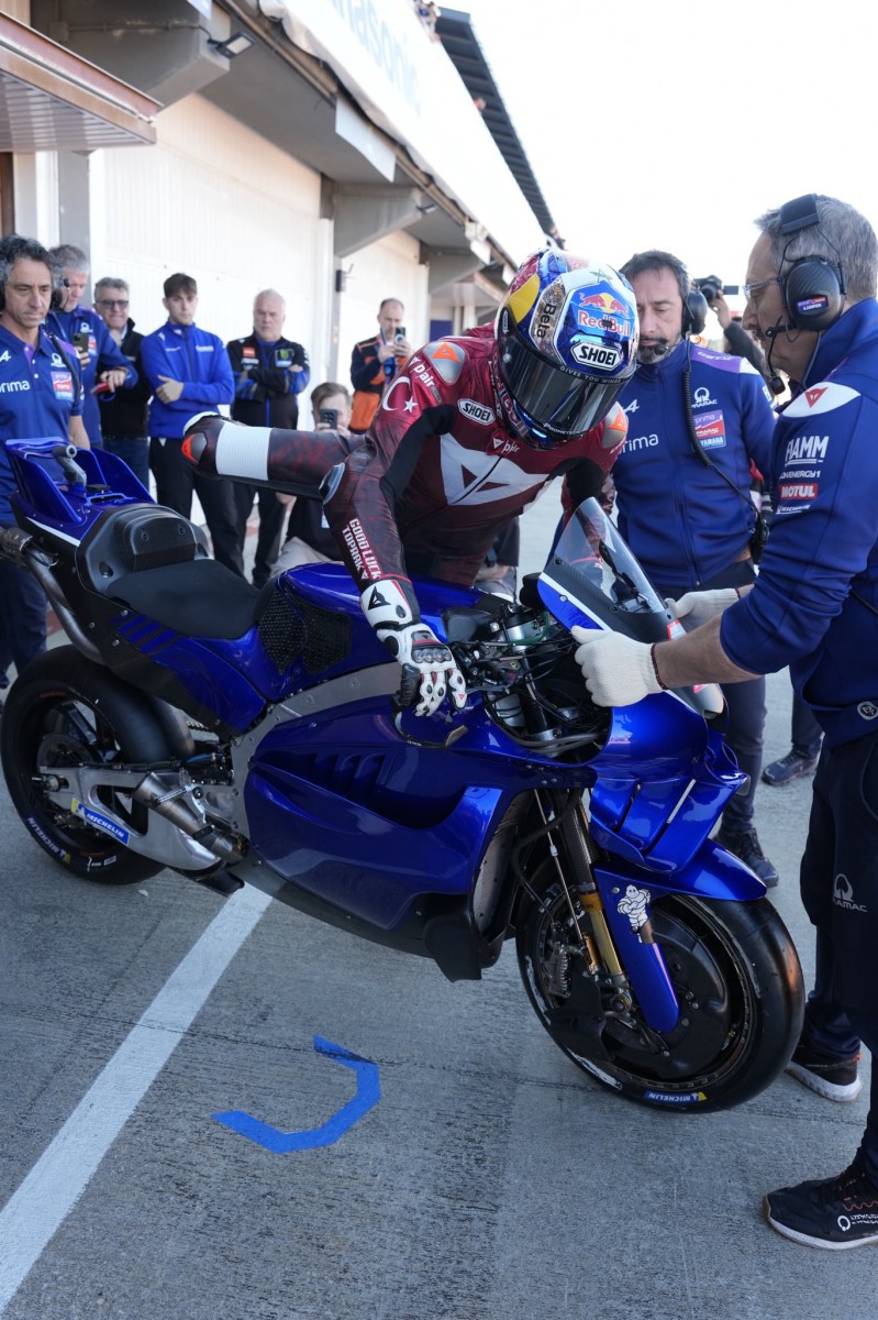 Первый выезд Разгатлиоглу на прототипе Yamaha V4 в Валенсии