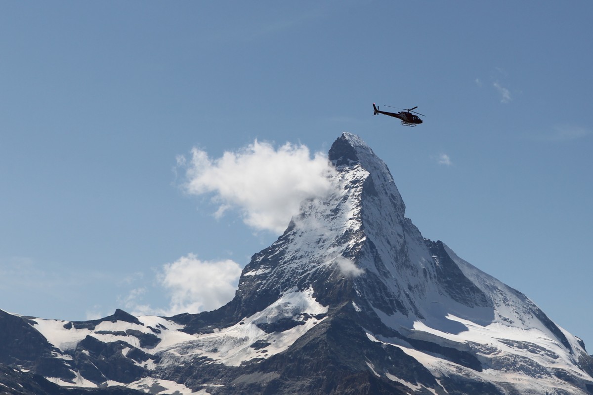 Величественный Маттерхорн возвышается над долиной парка Риффельберг
