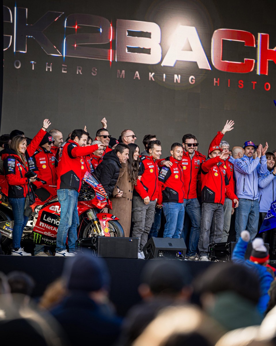 Ducati вместе с Марком и Алексом Маркесами в Сервере