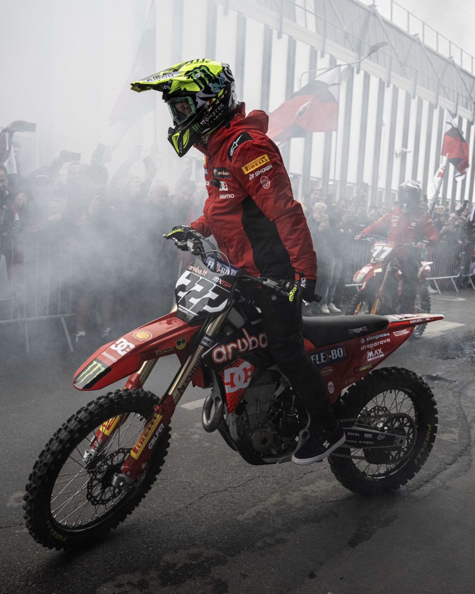 Легенда мотокросса Антонио Кайроли на Ducati Desmo450 MX