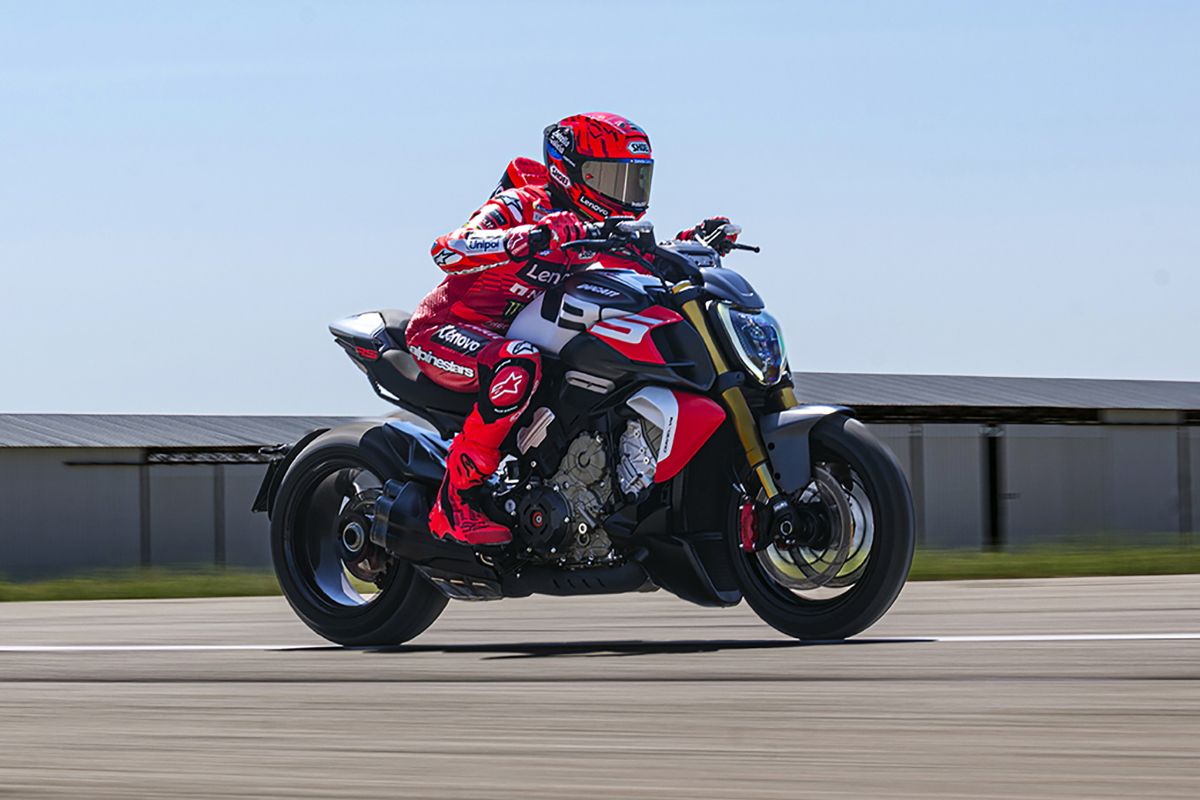 Чемпион MotoGP Марк Маркес на борту Ducati V4 Diavel RS