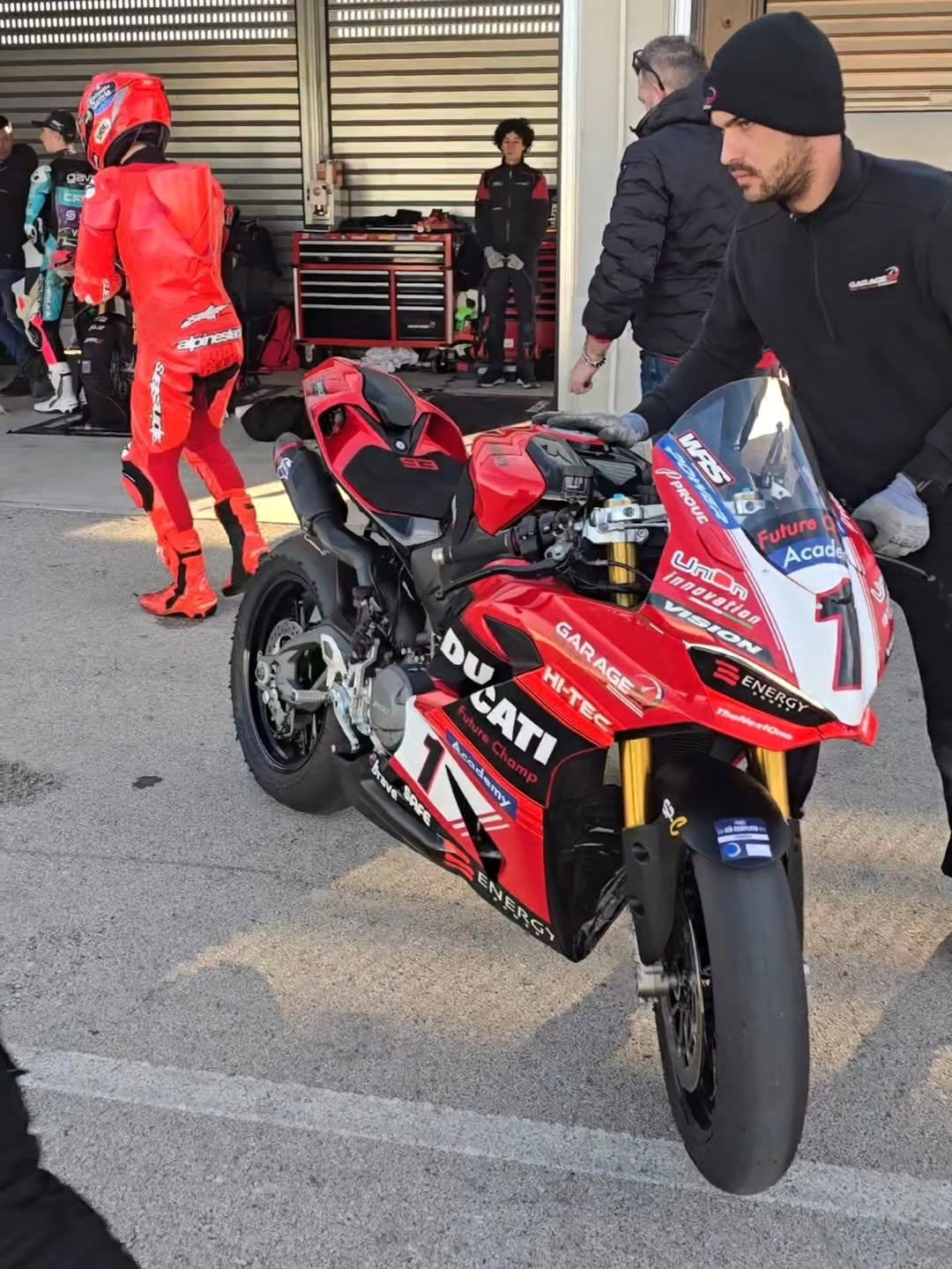 Марк Маркес и Миккеле Пирро проделали некую работу на Aspar Circuit