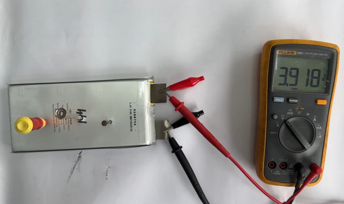 Жесткий тест на пробой графенового твердотельного аккумулятора