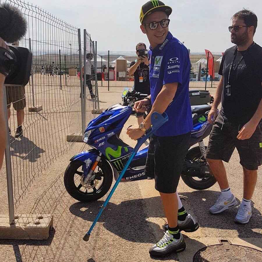 Валентино Росси вернулся в гонки через 3 недели после перелома лодыжки