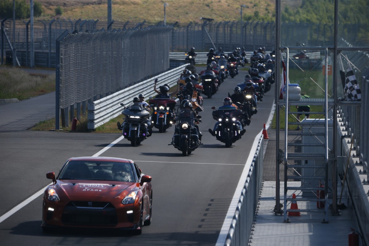 Тусовка владельцев Harley-Davidson огромна даже в России!