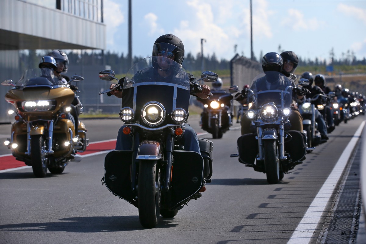 Тусовка владельцев Harley-Davidson огромна даже в России!