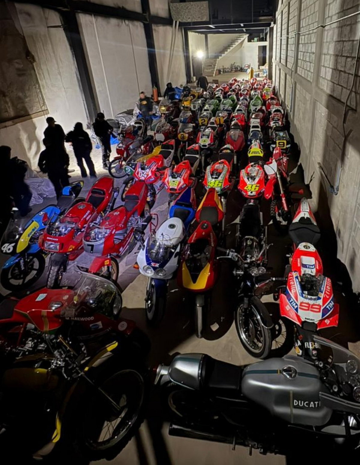 Коллекция гоночных мотоциклов из MotoGP найдена в гараже Веддинга