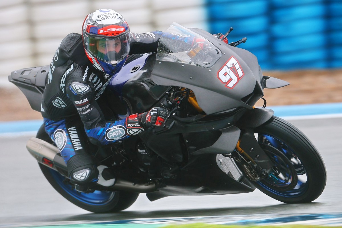 Новобранец PATA Yamaha Чави Виеха на тестах в Хересе на новом Yamaha R1