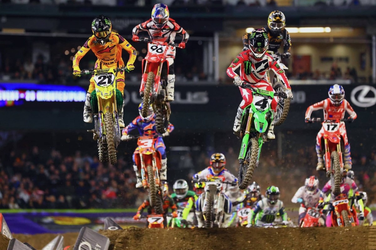 Старт Main Event AMA Supercross Anaheim-2