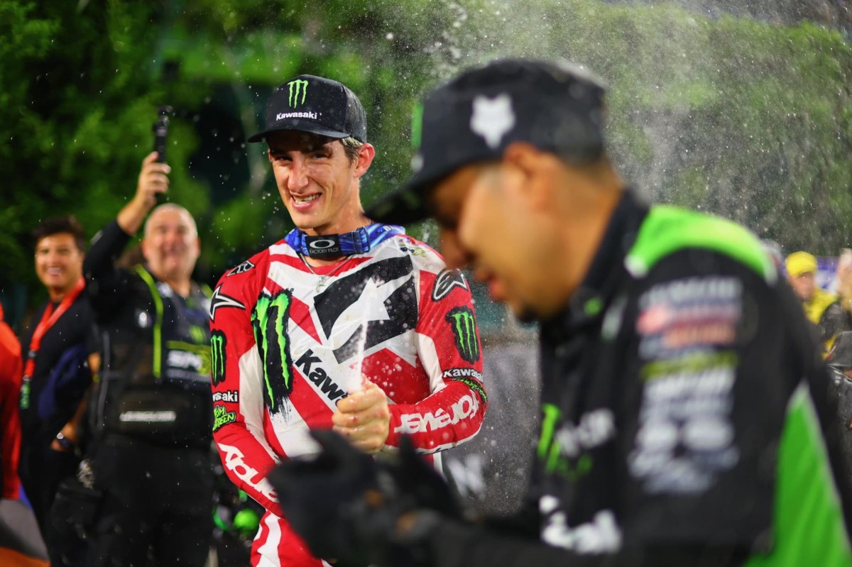 Чейз Секстон выиграл свою первую гонку с Kawasaki