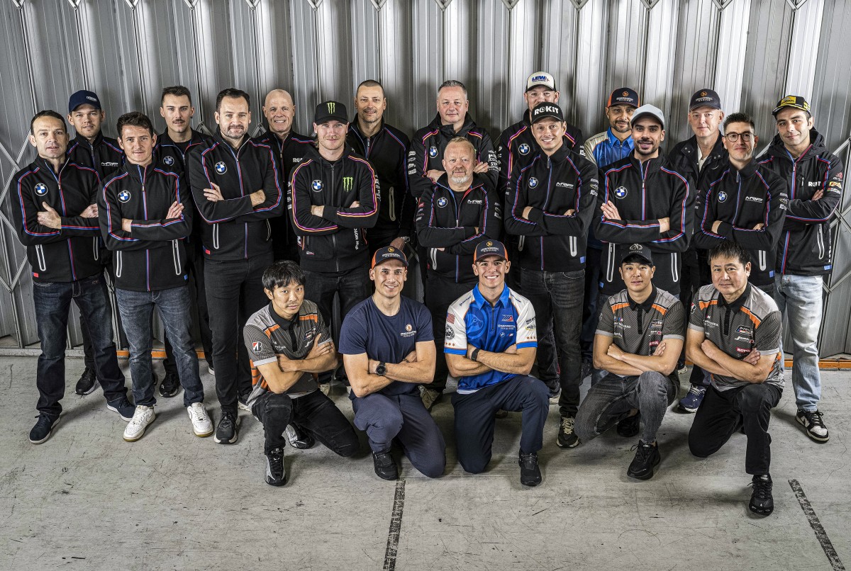 Вся большая семья BMW Motorrad собралась в Портимао на тестах перед сезоном 2026 года