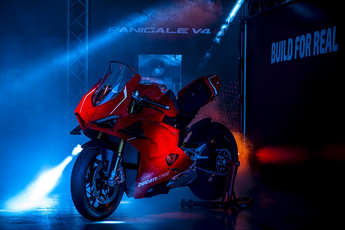 Ducati V4R, собранный из конструктора Lego