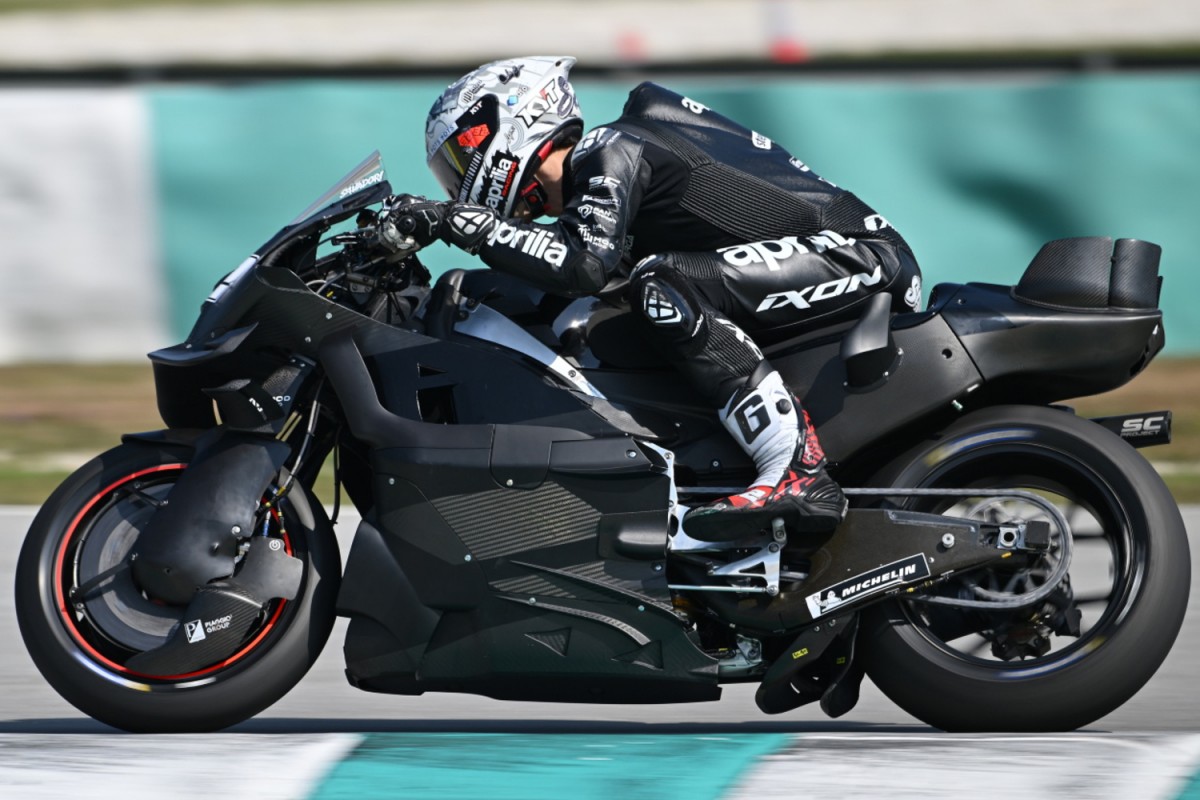 Aprilia RS-GP26 - Версия с усами и хвостом стегозавра