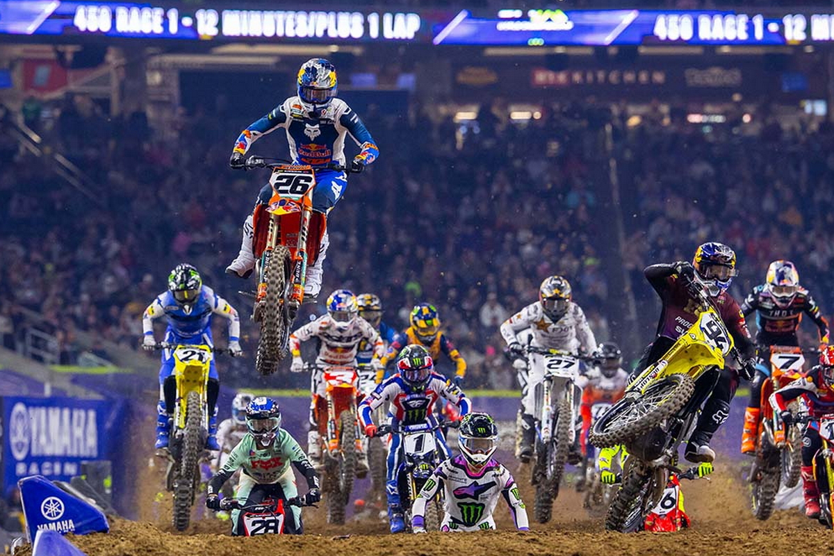 Хорхе Прадо выиграл два старта из трех