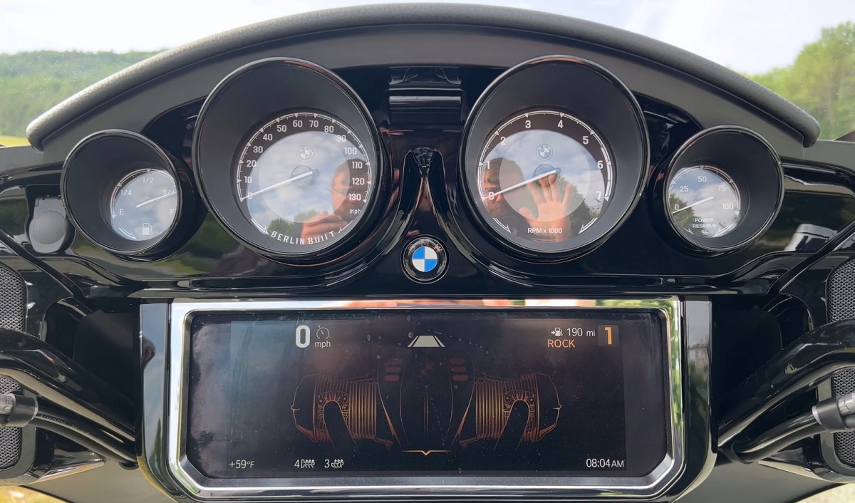 Кокпит пилота на BMW R18 Bagger