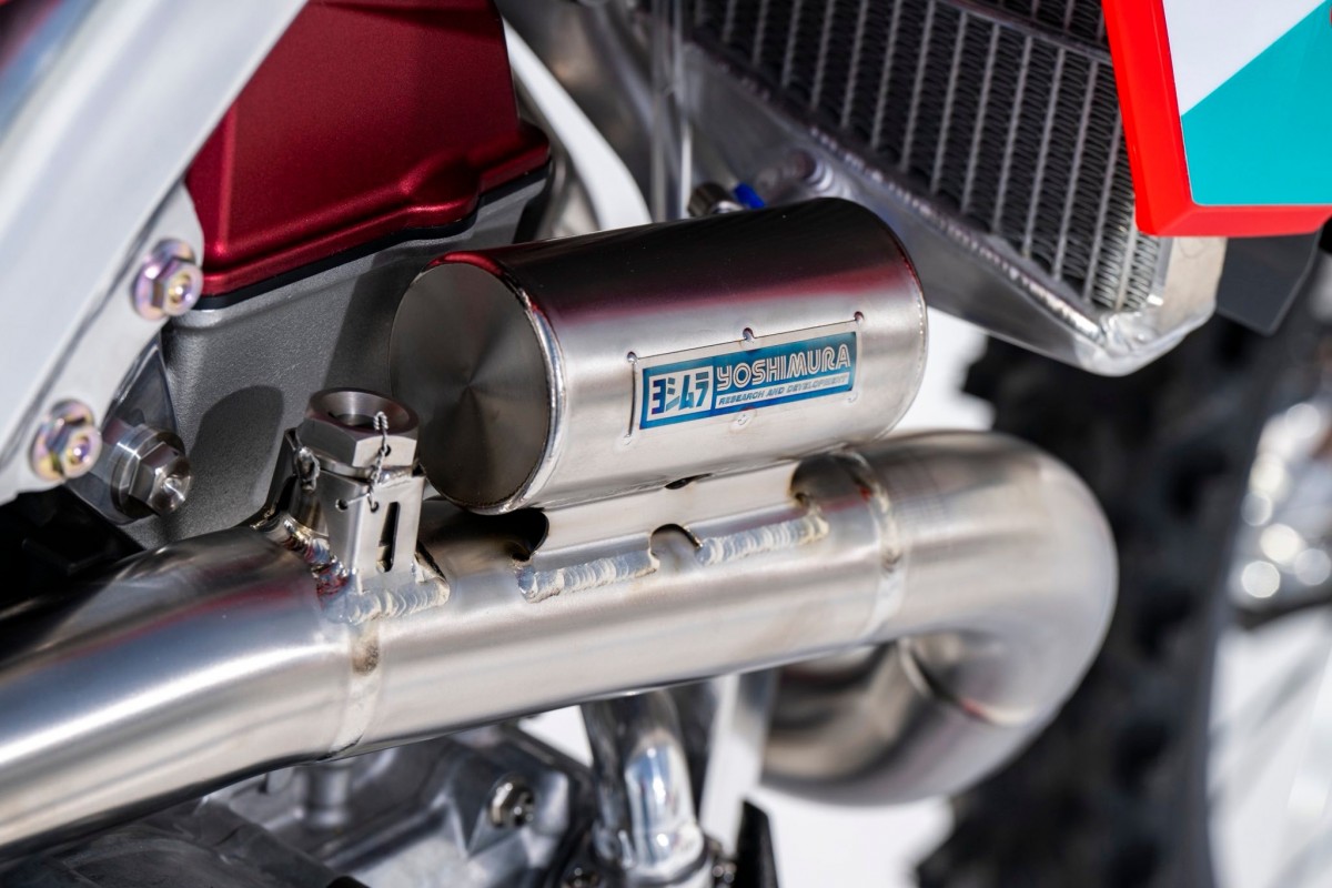 Прототипная выпускная система Yoshimura RS12 на Honda CRF450RWE (2026/27)