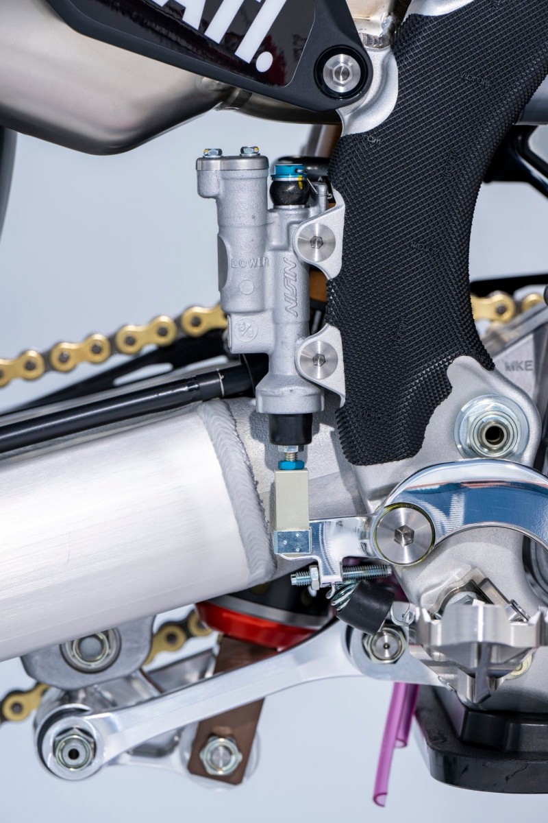 Прототипные тормоза Nissin на Honda CRF450RWE (2026/27)