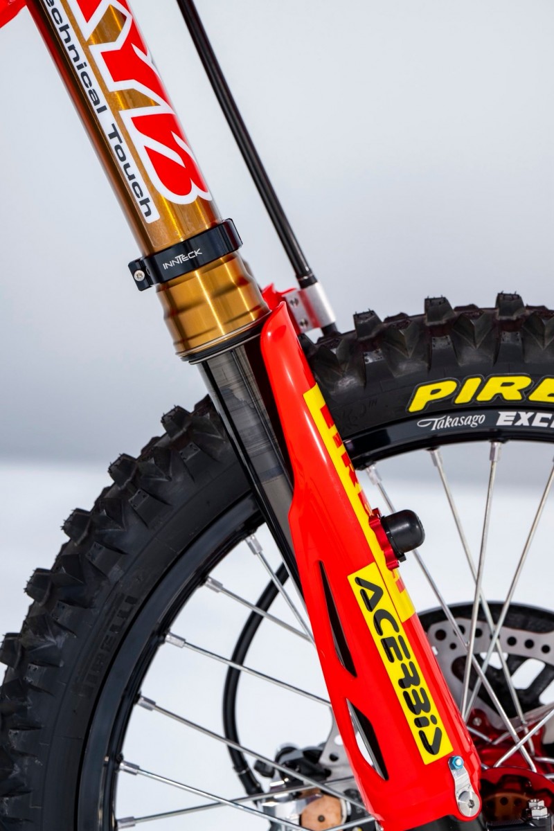 Прототипная вилка KYB на Honda CRF450RWE (2026/27)