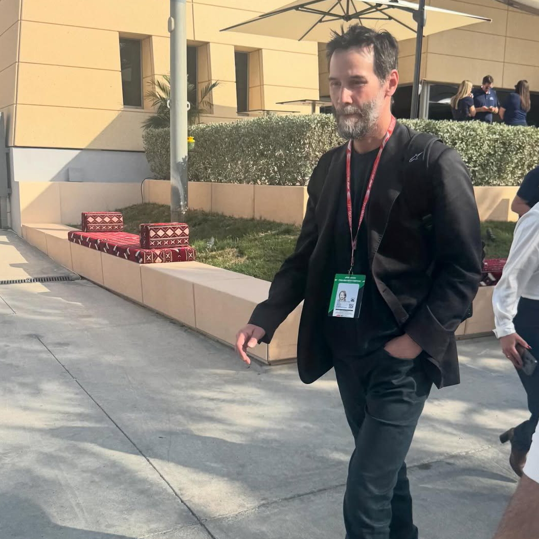 Киану Ривз на тестах Формулы-1 в Бахрейне