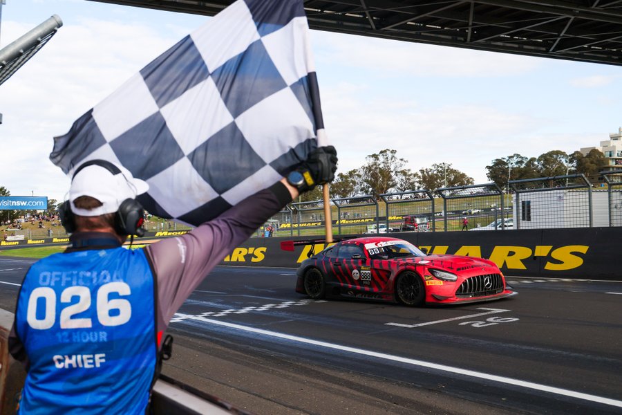 Победитель Bathurst 12 Hours - Mercedes-AMG #888