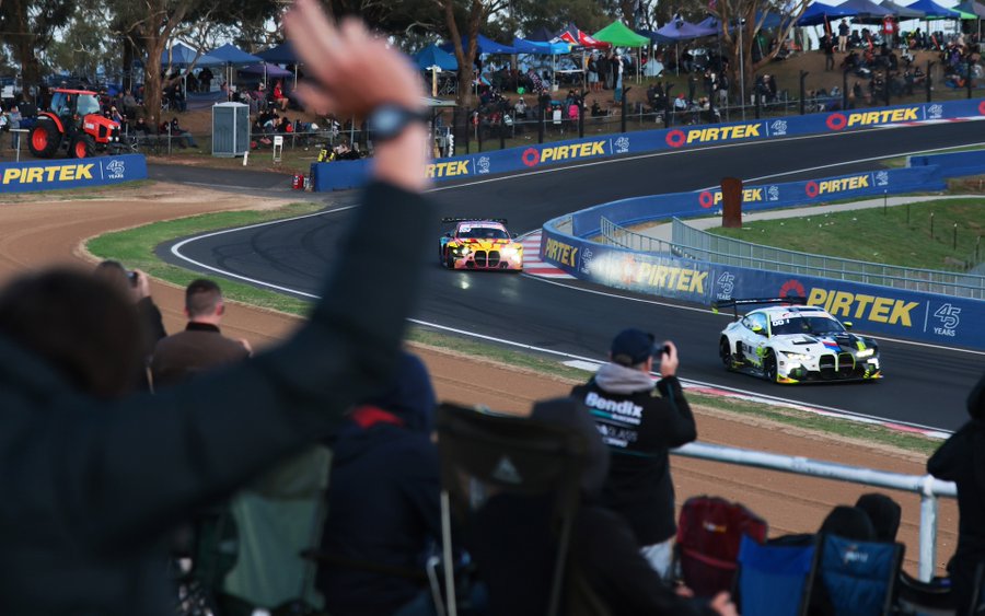 Валентино Росси возглавляет Bathurst 12 Hours, Team WRT лидирует 1-2!