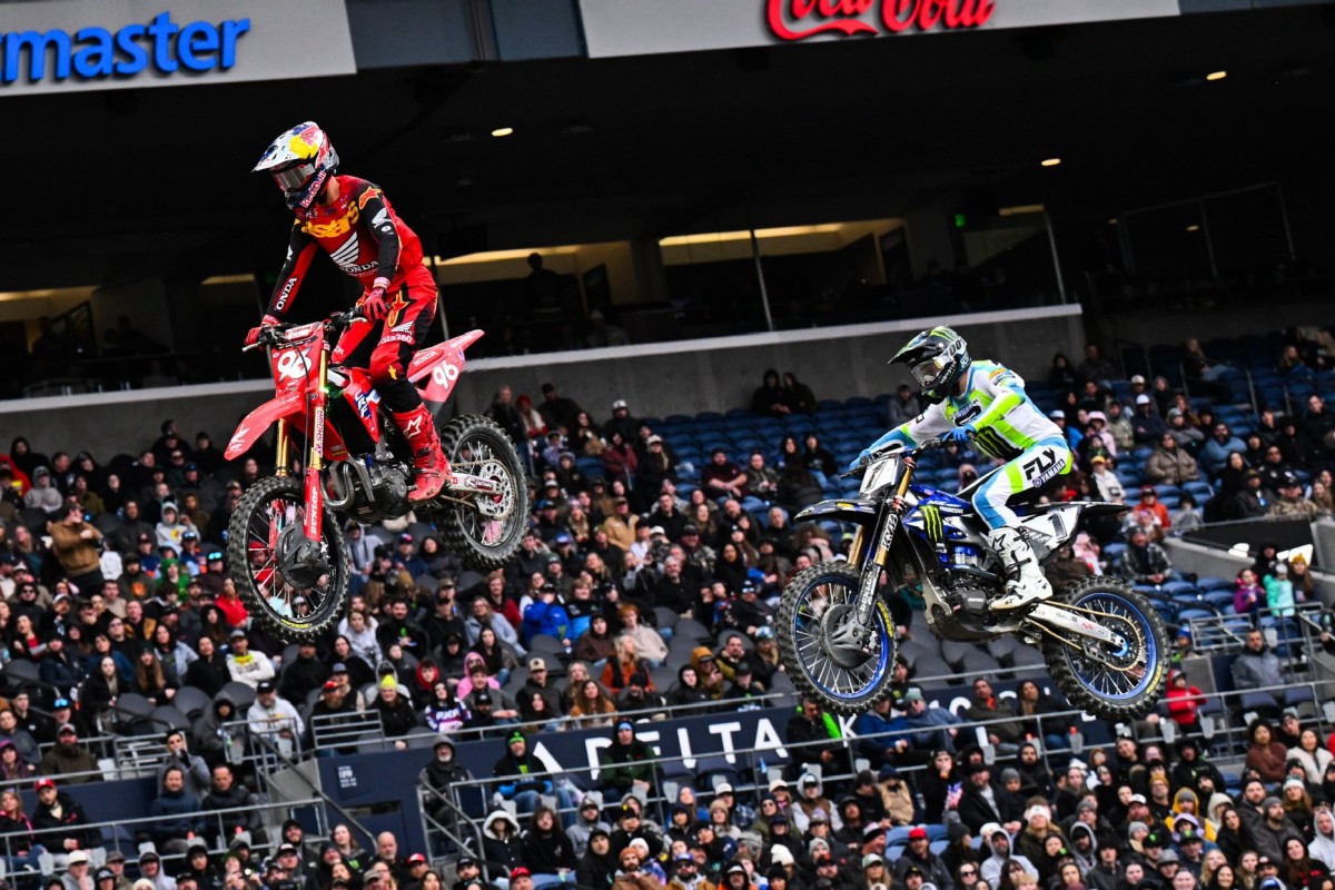 Хантер Лоуренс начал уикенд в Сиэтле с красной табличкой лидера AMA Supercross