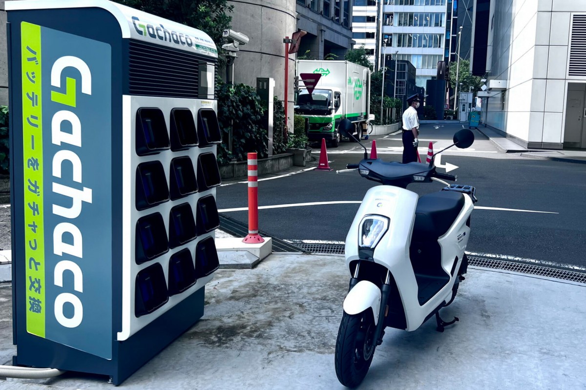 Пункт обмена АКБ Gachaco и Honda EM1 e: