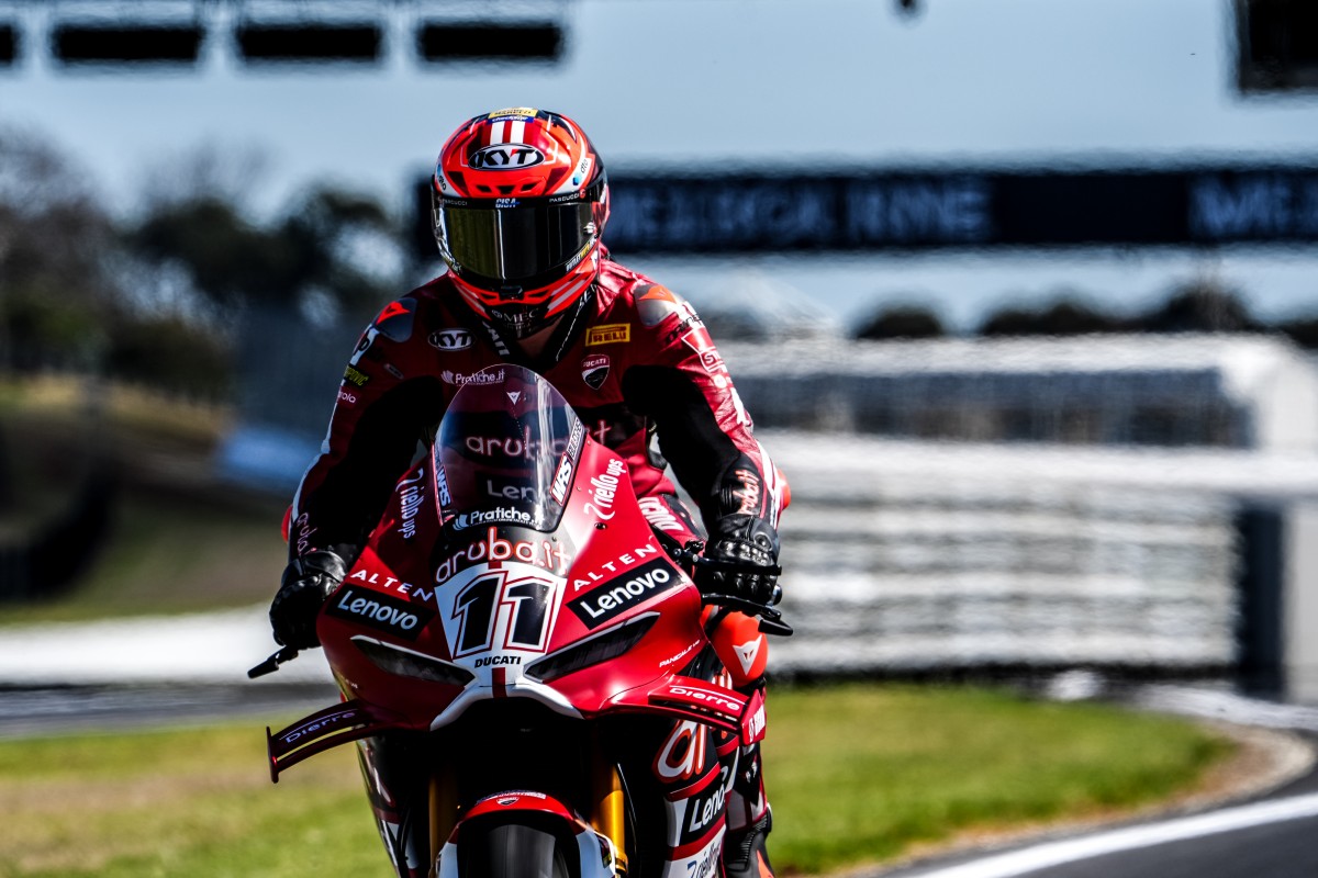 Николо Булега возглавил первый день тестов WSBK на Phillip Island