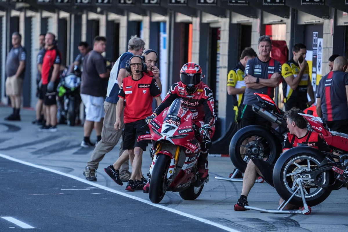 Новобранец заводской команды Ducati WorldSBK Икер Лекуона