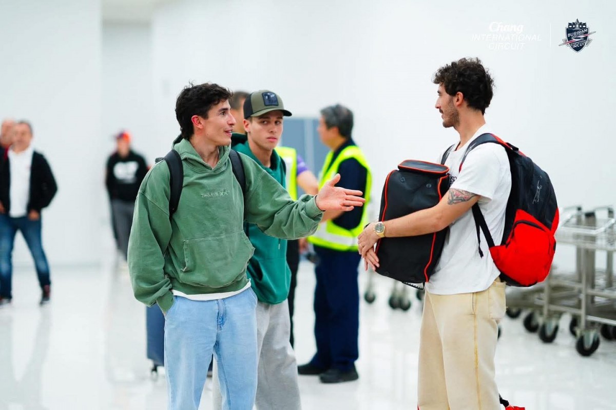 Марк Маркес и другие пилоты MotoGP прилетели в Таиланд