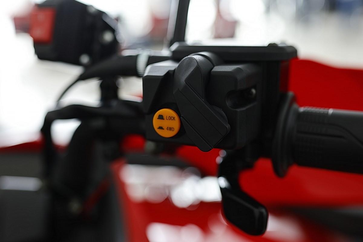 Полноприводный квадроцикл HND QRX 350 на кардане и с блокировкой диффиренциала