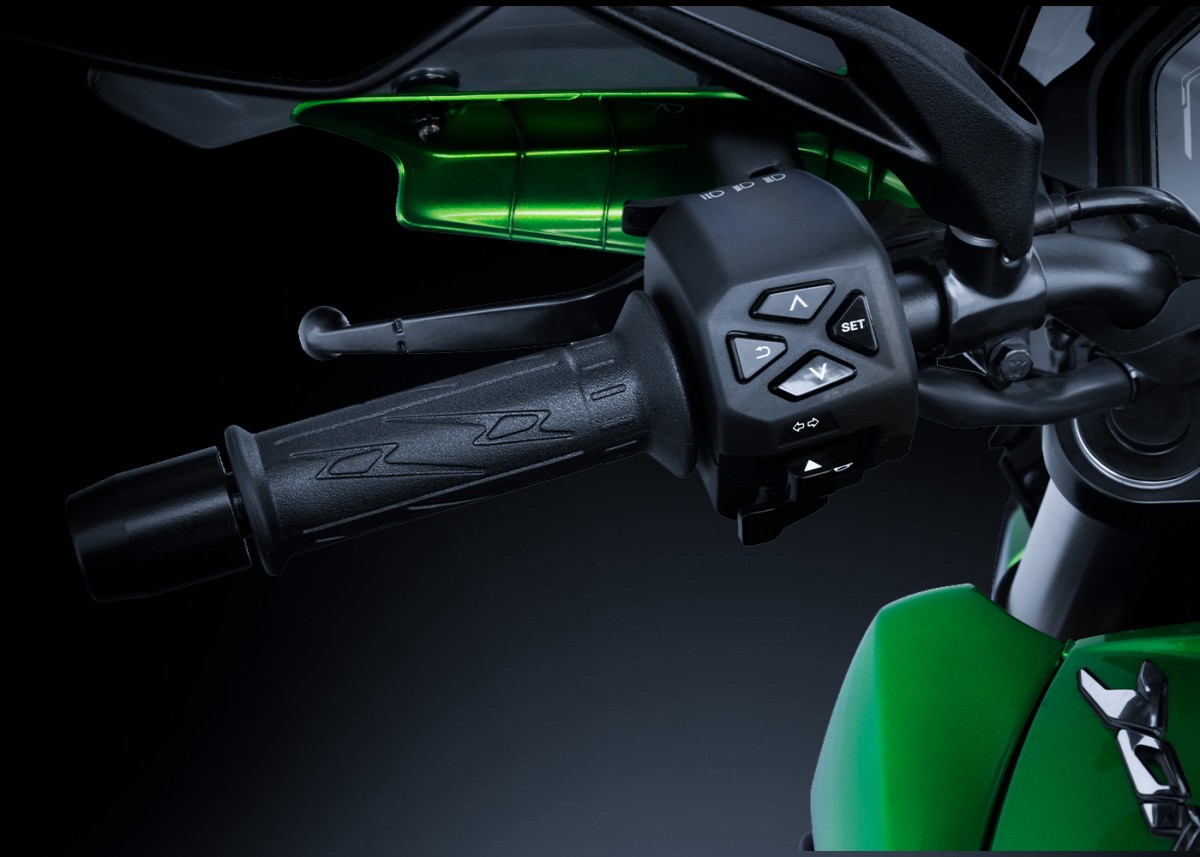 Левый пульт Bajaj Dominar 400 (2026)