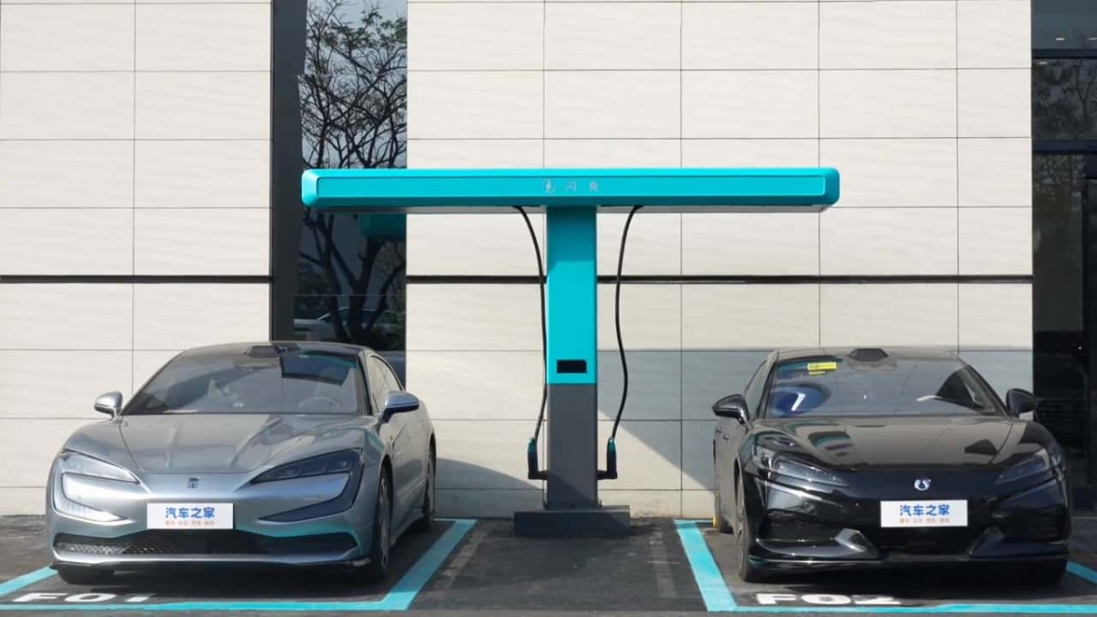 Зарядная станция BYD Flash Charging