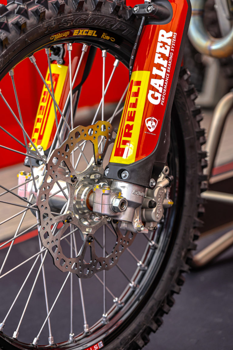 Заводские Ducati Desmo450 MX и Desmo350 MXGP комплектуются тормозными дисками Galfer