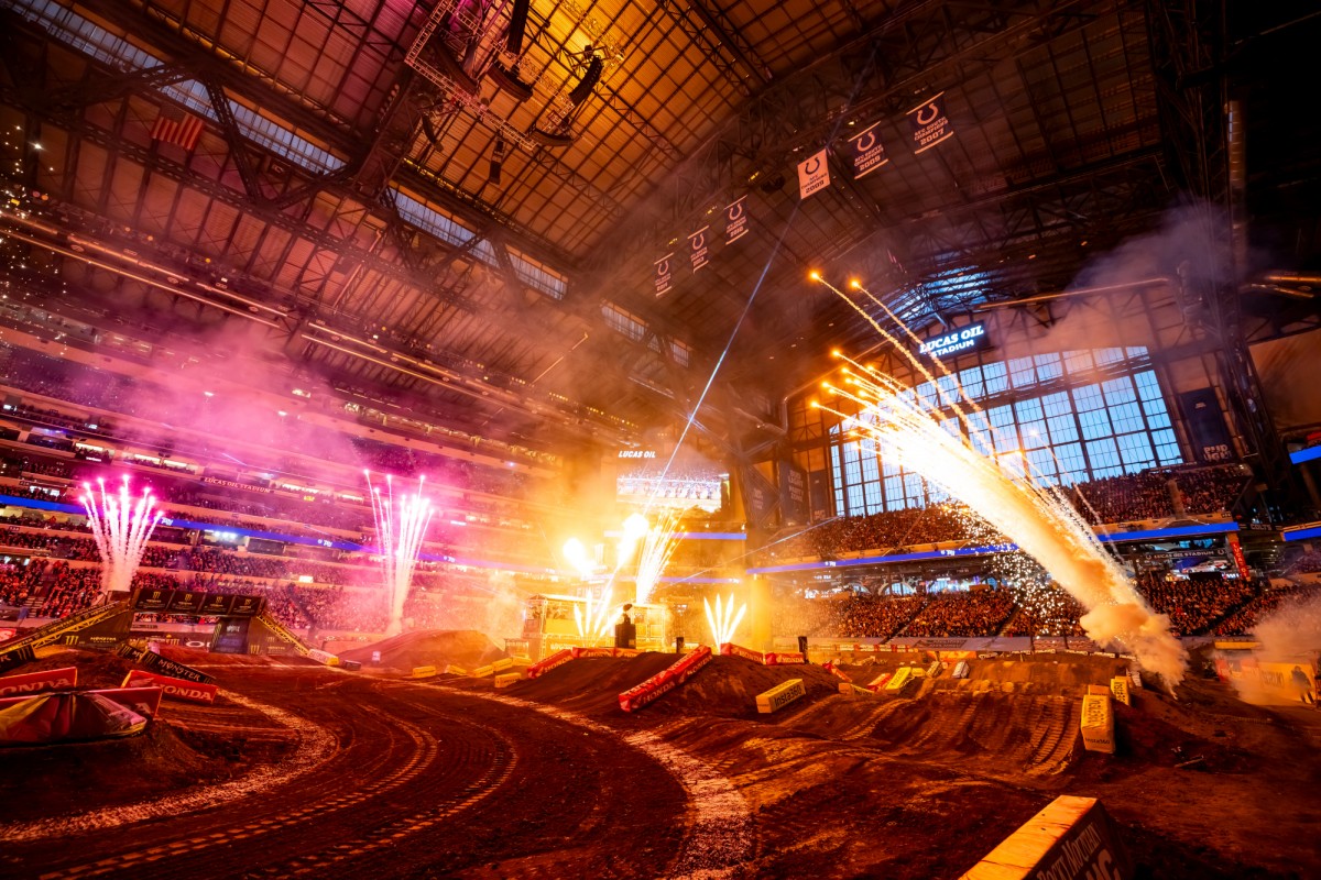 Суперкросс в Индианаполисе: Lucas Oil Stadium