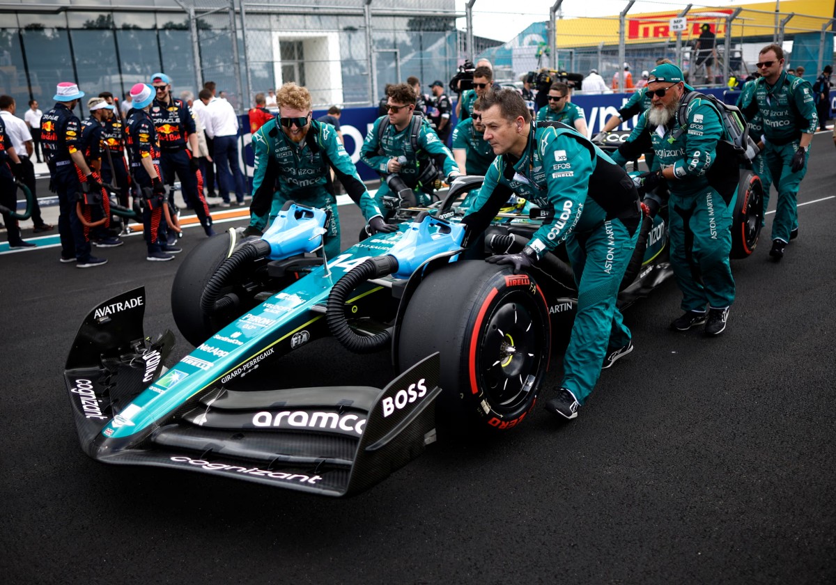 Катастрофа на старте: Aston Martin F1 с двигателем Honda - не едет