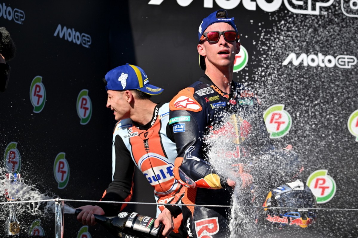 Педро Акоста на подиуме Гран-При Таиланда MotoGP 2026