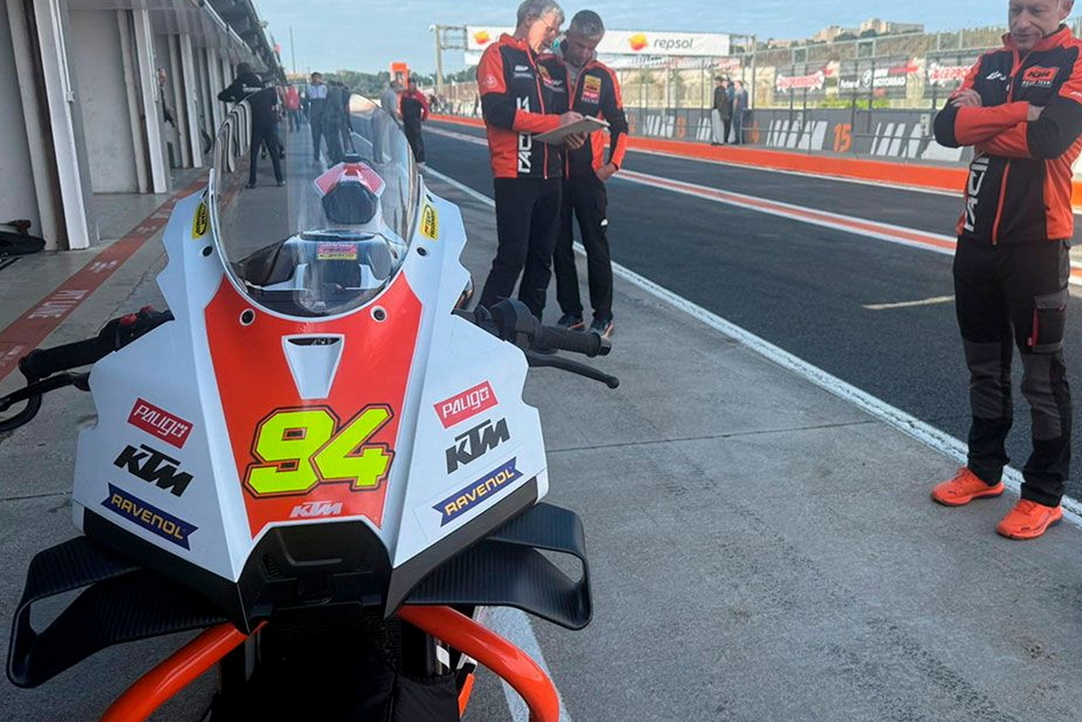 KTM 990 RC R на тестах в Валенсии