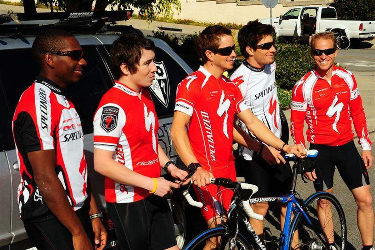 Подопечные Алдона Бейкера на велотренировке: Ники Хейден (MotoGP), Джеймс Стюарт (AMA Supercross), Роджер Хейден (AMA Superbike)