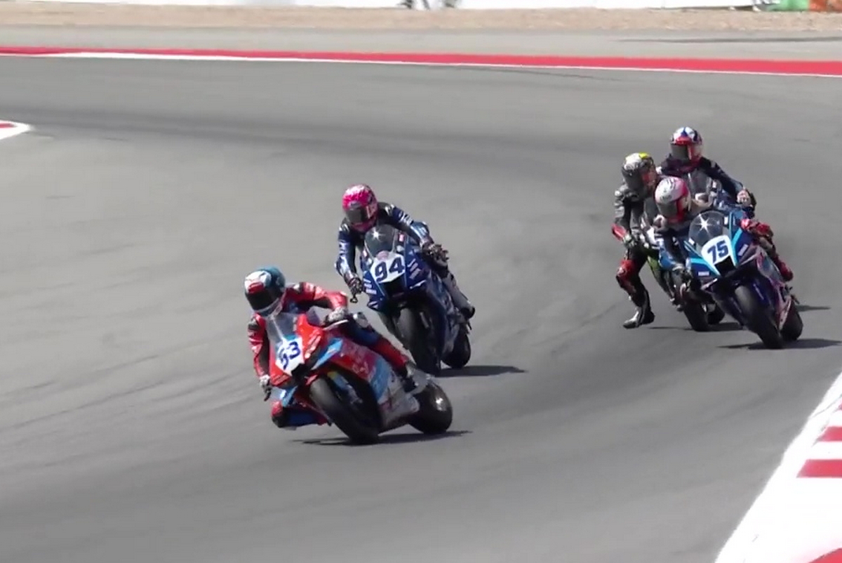 Валентин Дебис на ZXMoto возглавляет группу лидеров в Портимао